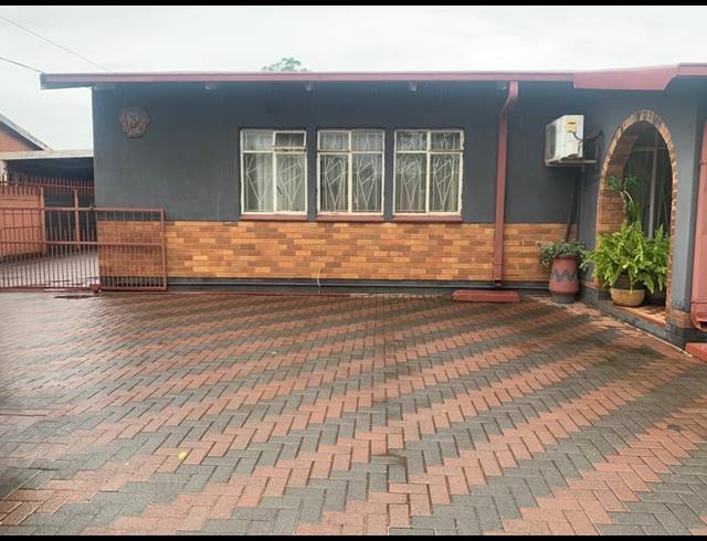 4 BEDROOM HOUSE FOR SALE IN VANDERBIJLPARK CE 2